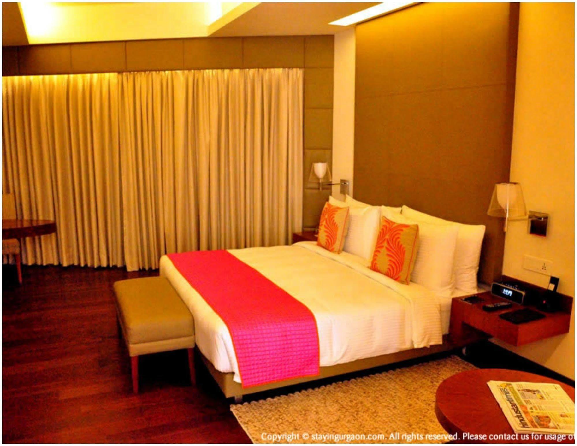 The Anya Hotel-Golf Course Road Gurgaon Eksteriør bilde