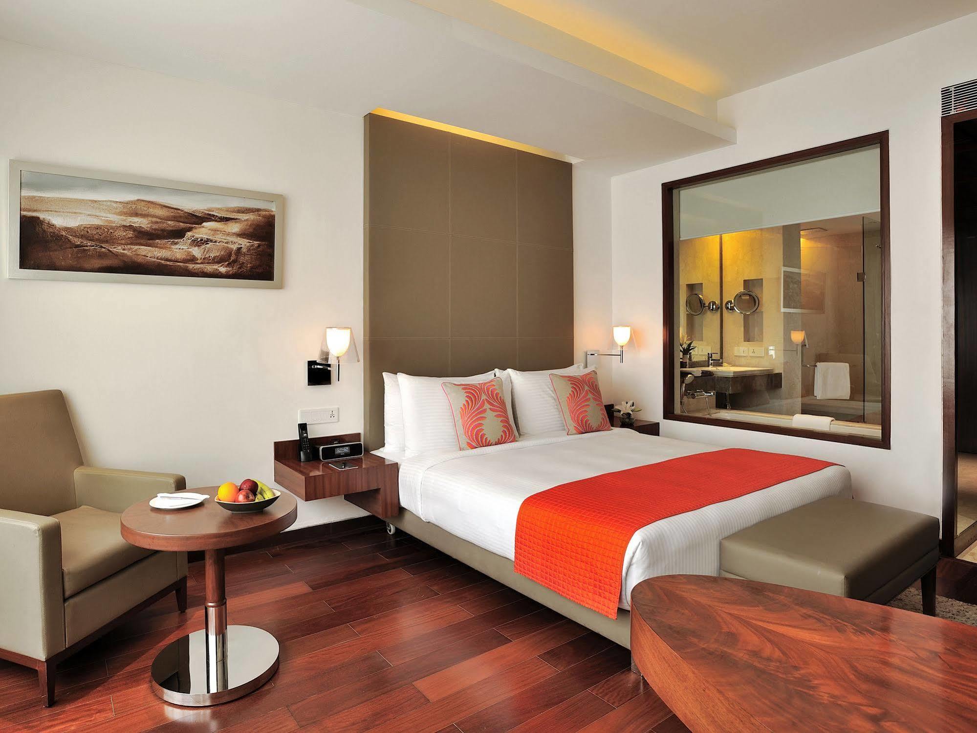 The Anya Hotel-Golf Course Road Gurgaon Eksteriør bilde
