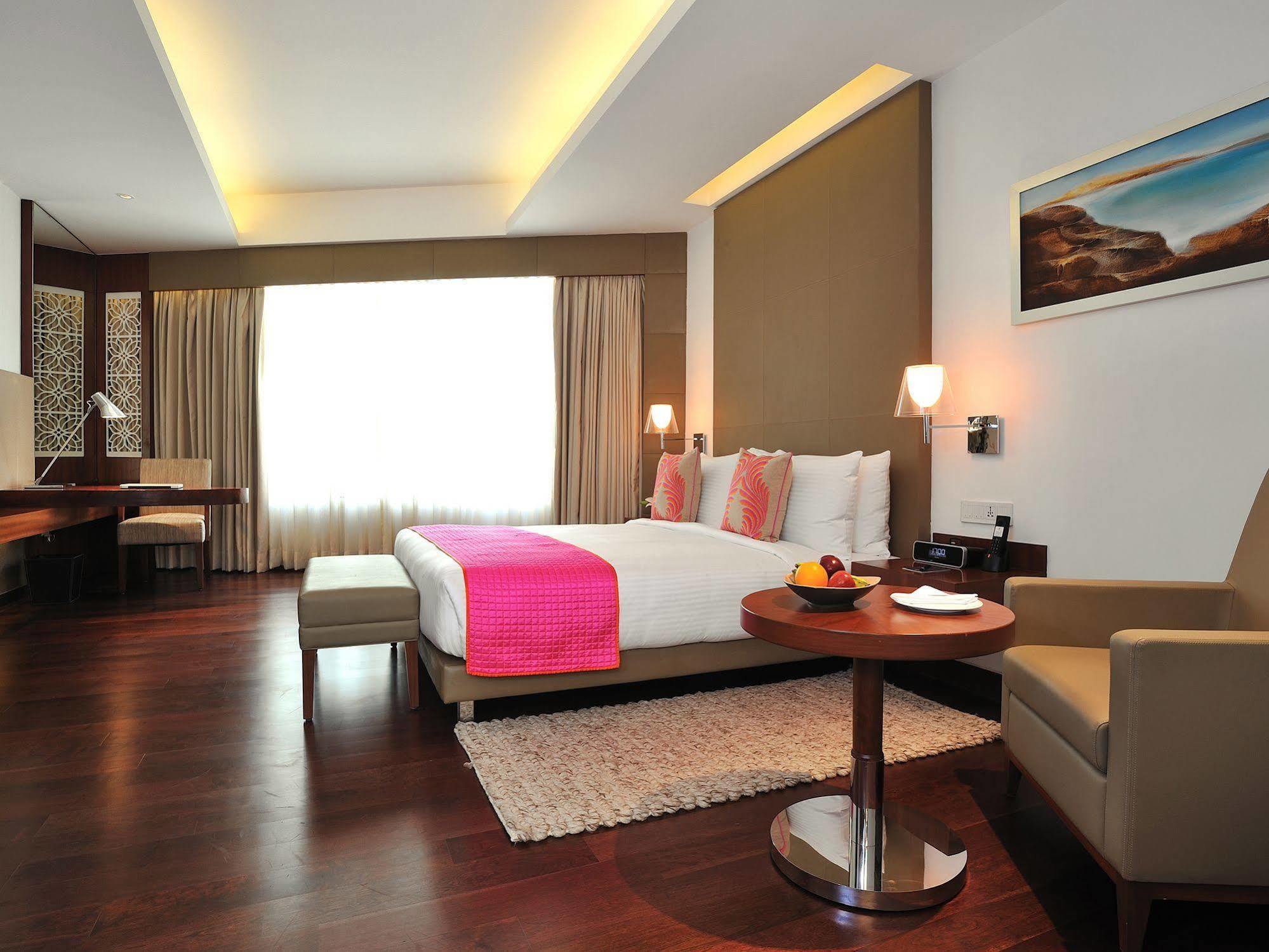 The Anya Hotel-Golf Course Road Gurgaon Eksteriør bilde