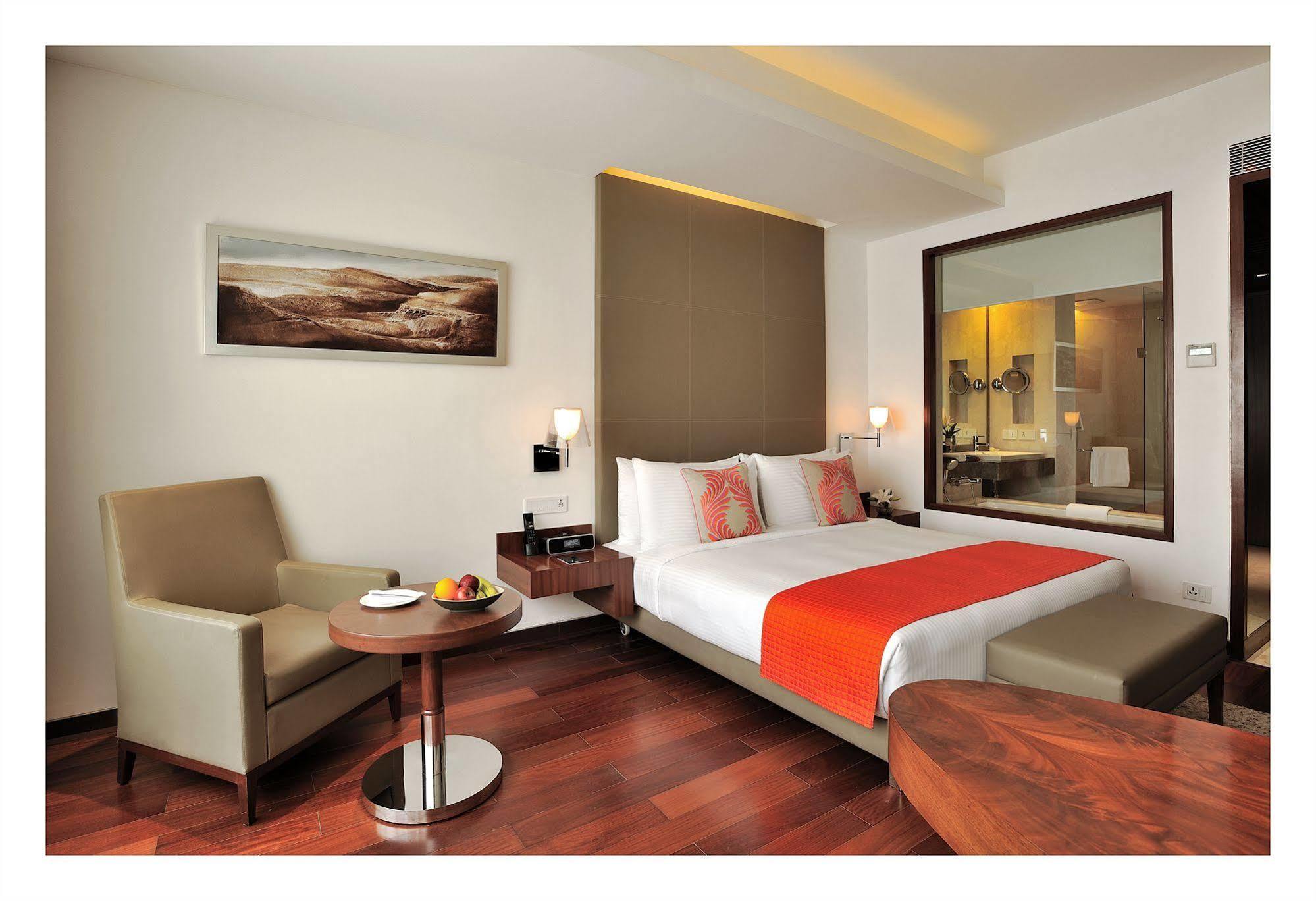 The Anya Hotel-Golf Course Road Gurgaon Eksteriør bilde
