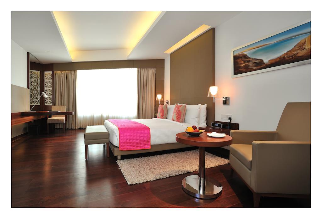 The Anya Hotel-Golf Course Road Gurgaon Eksteriør bilde